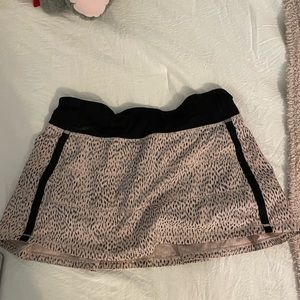 RARE LULU SKIRT size 4